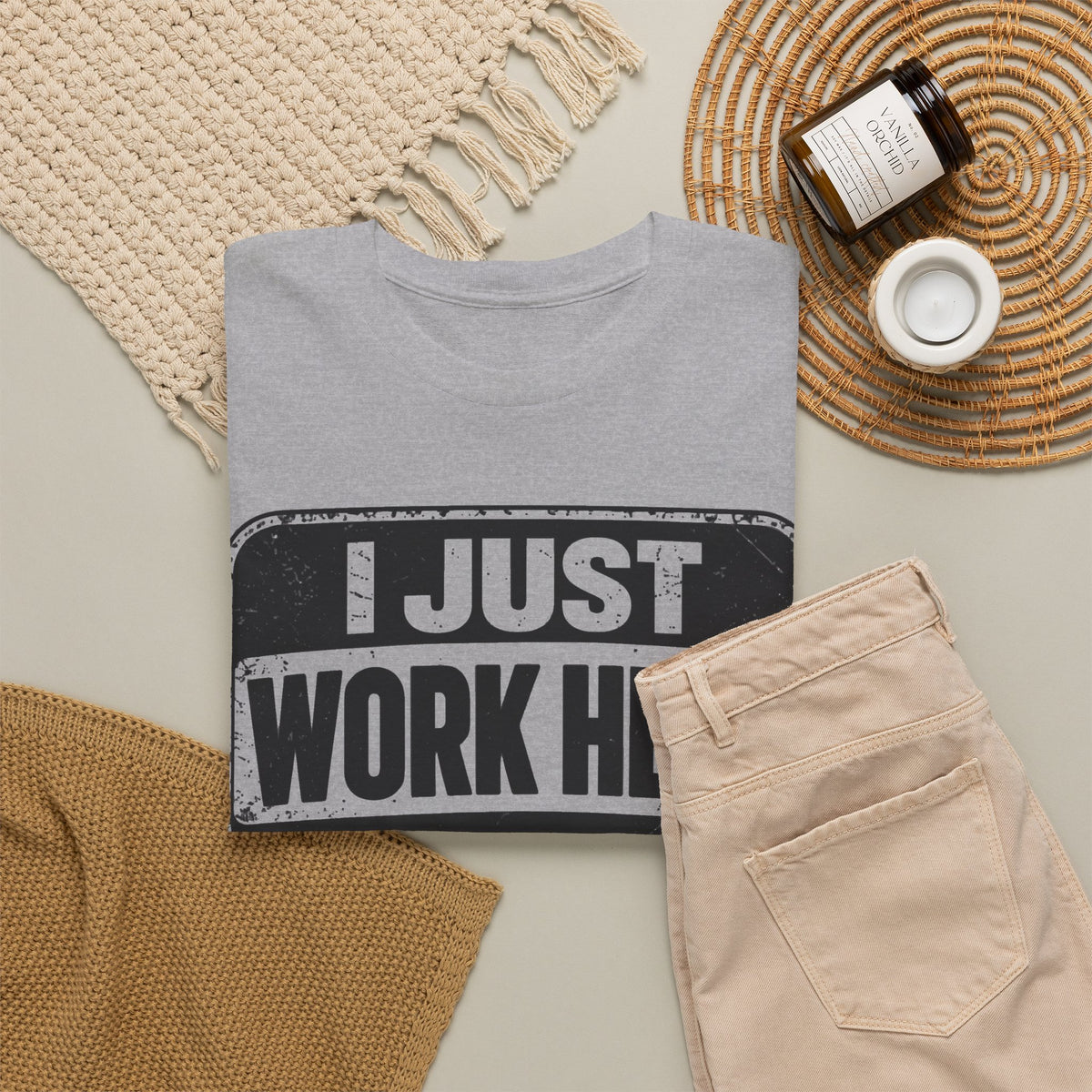 I Just Work Here – Gildan 5000 T-Shirt | 159a